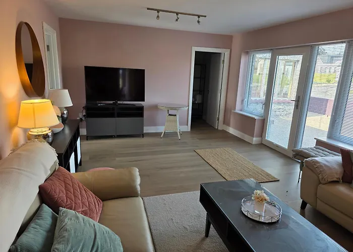 The At Cahermore Nyaraló